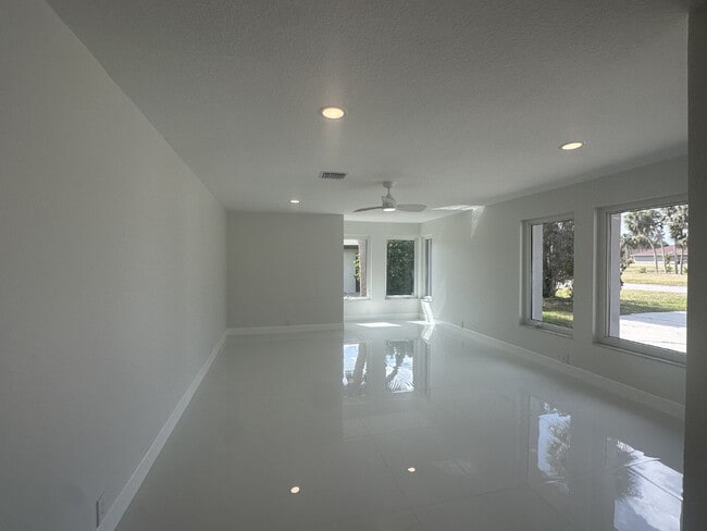property at 230 Annapolis Ln