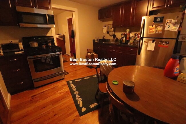 429 Franklin St, Unit 1R in Cambridge, MA - Foto de edificio - Building Photo