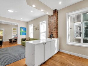 106 E 32nd St, Unit Penthouse in Brooklyn, NY - Foto de edificio - Building Photo