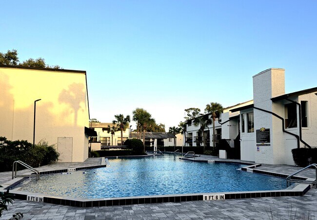 4151 S Semoran Blvd in Orlando, FL - Foto de edificio - Building Photo