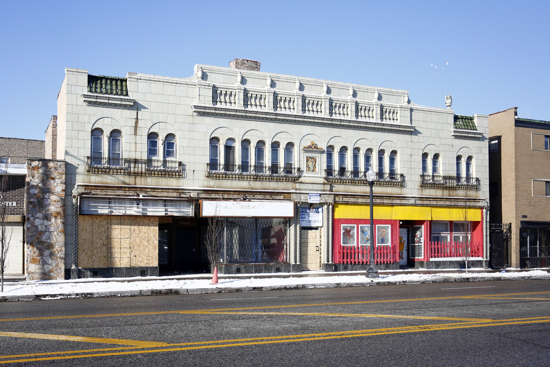 8 units (Residential), 3 units (Stores) in Chicago, IL - Building Photo