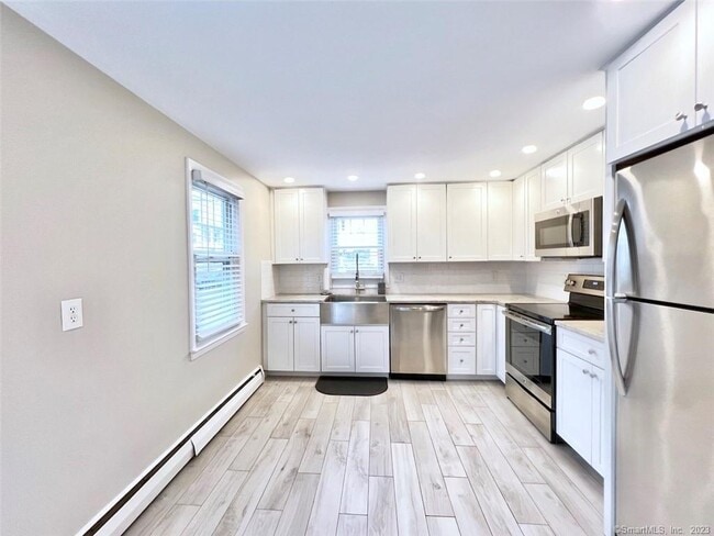 90 Highview Ave in Stamford, CT - Building Photo - Building Photo