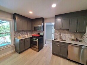 1081 Main St in Woburn, MA - Building Photo - Building Photo