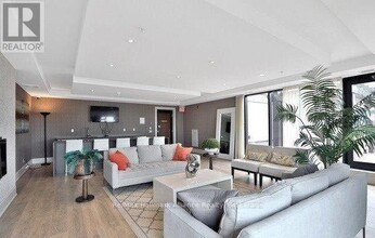 128 Garden Dr in Oakville, ON - Building Photo - Building Photo