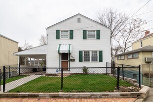 726 Hestor Dr in Pittsburgh, PA - Building Photo