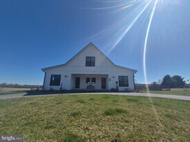 330 Majestic Ln in Charles Town, WV - Building Photo