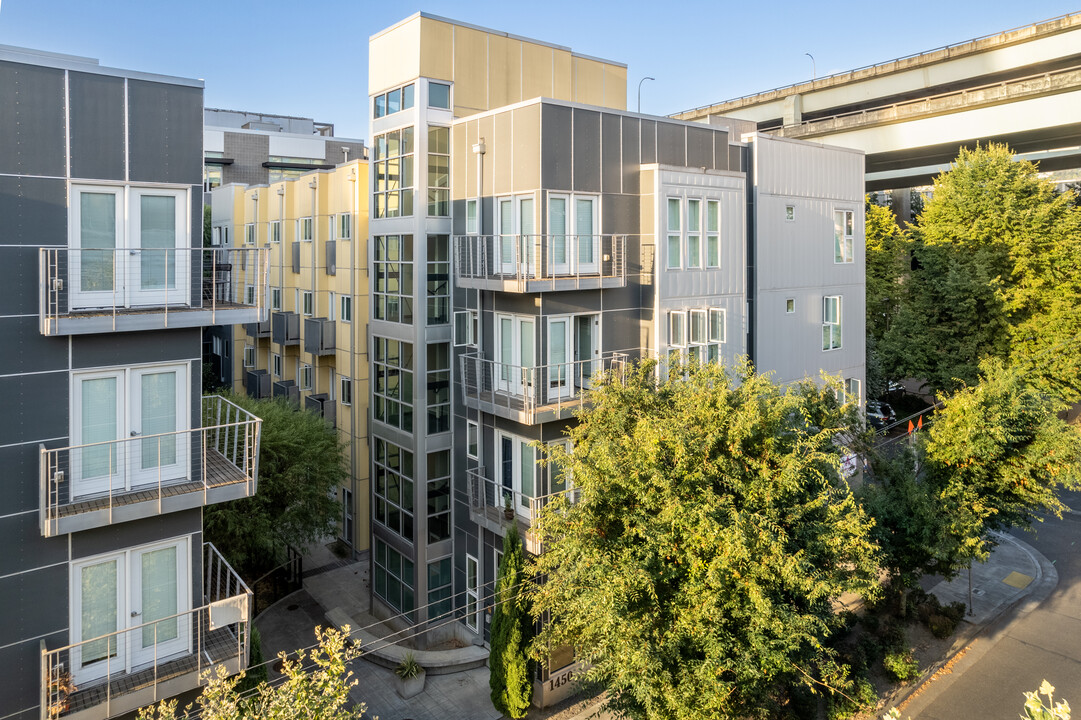 Freedom Center Apartments in Portland, OR - Building Photo