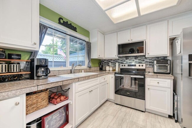 property at 821 Florin Rd