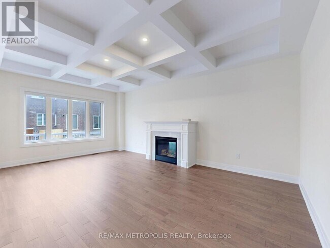 21 La Reine Ave in Richmond Hill, ON - Building Photo - Building Photo