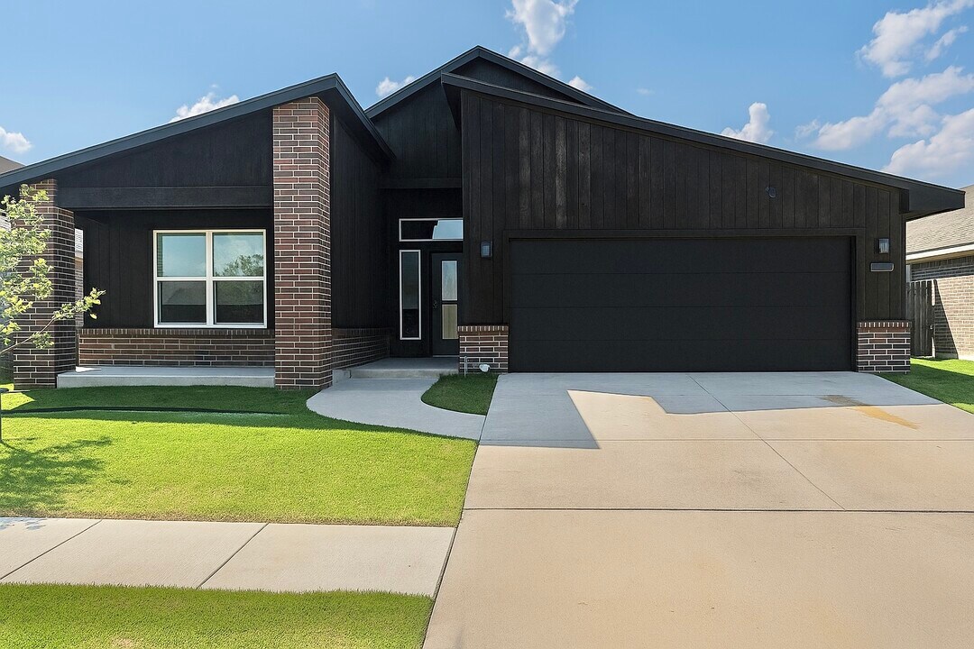 8605 Ricard Dr in Oklahoma City, OK - Building Photo