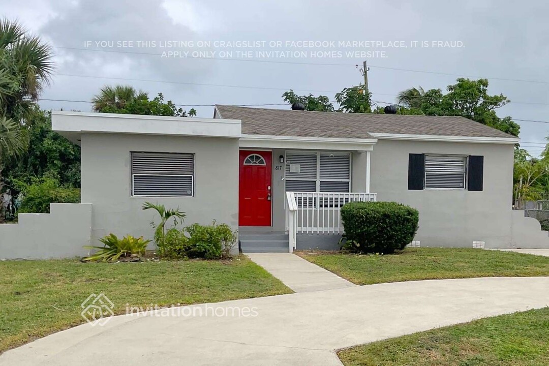 817 42nd St in West Palm Beach, FL - Building Photo