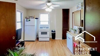 2326 N Southport Ave in Chicago, IL - Building Photo