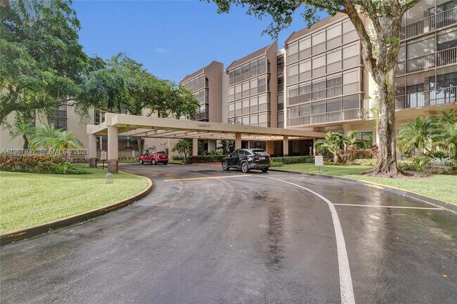 2814 N 46th Ave in Hollywood, FL - Building Photo - Building Photo