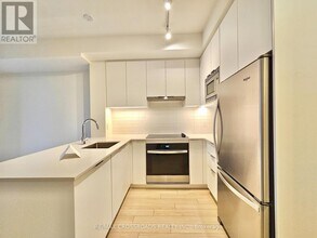 3079 Trafalgar Rd in Oakville, ON - Building Photo - Building Photo