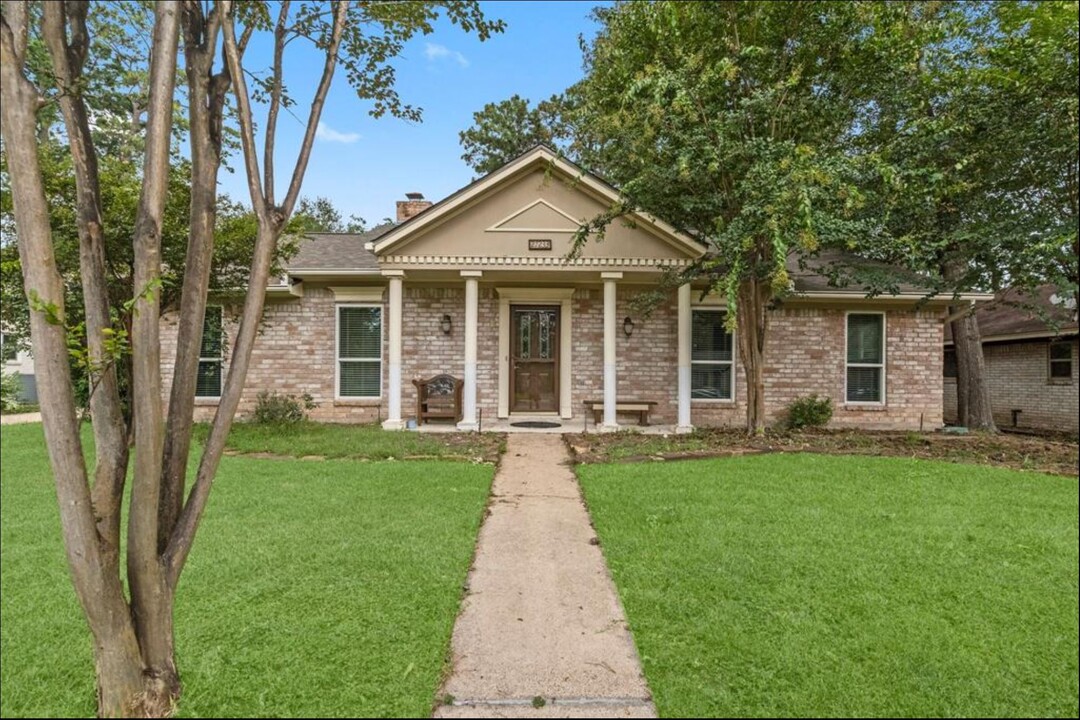 27233 Lana Ln in Conroe, TX - Foto de edificio
