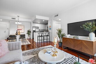 906 Serrano Ave in Los Angeles, CA - Building Photo - Building Photo