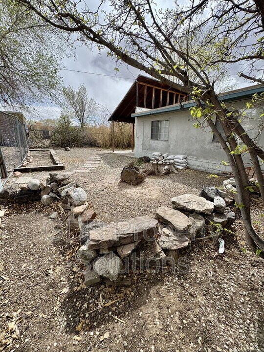 118 Princeton Dr SE in Albuquerque, NM - Building Photo