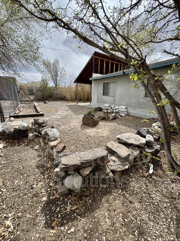 property at 118 Princeton Dr SE