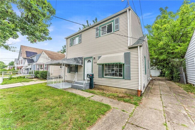 13338 Bennington Ave in Cleveland, OH - Foto de edificio - Building Photo
