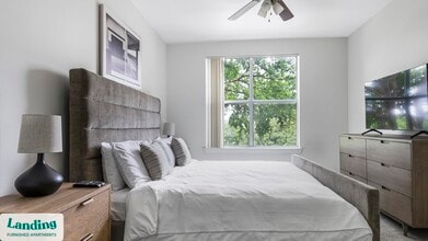 7373 Valley View Ln, Unit 2051 in Dallas, TX - Foto de edificio - Building Photo