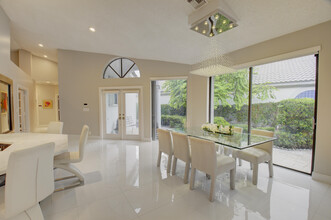 2106 NW 60th Cir in Boca Raton, FL - Foto de edificio - Building Photo