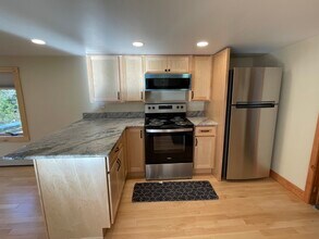 310 Wadleigh Falls Rd, Unit #3 in Newmarket, NH - Building Photo - Building Photo