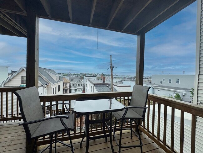 217 E Eagle St, Unit #4 in Boston, MA - Building Photo - Building Photo
