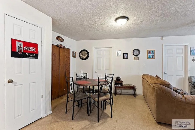 201 W 1st St in La Feria, TX - Foto de edificio - Building Photo