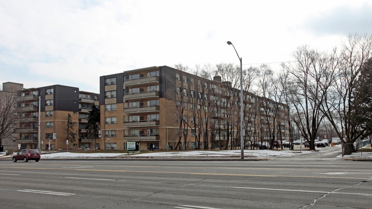 Ionview Court in Toronto, ON - Building Photo