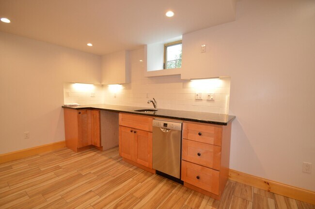 182 Babcock St, Unit 1 in Brookline, MA - Building Photo - Building Photo