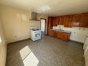 2813 Independence Ave in South Gate, CA - Building Photo - Building Photo