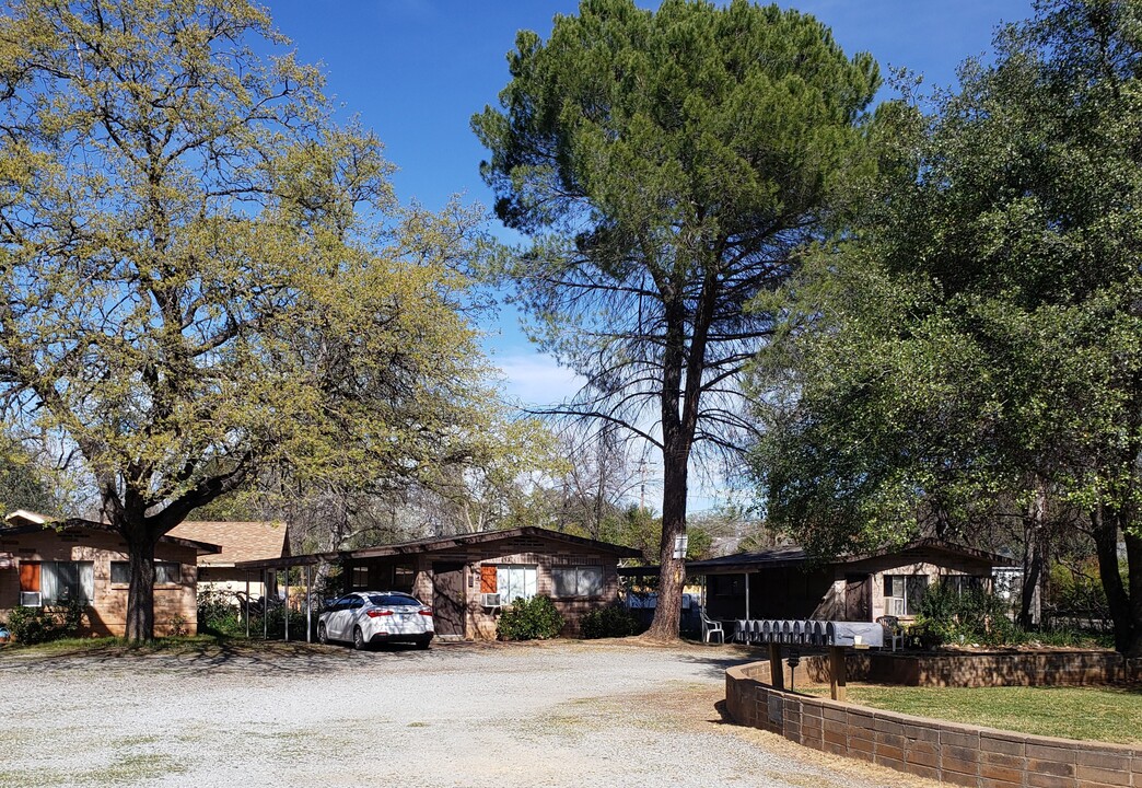 2750 Reservoir Ln in Redding, CA - Building Photo