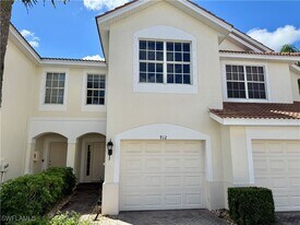 912 Hampton Cir in Naples, FL - Building Photo