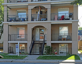 9 Sherman Ave S in Hamilton, ON - Building Photo - Building Photo