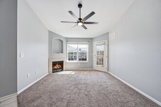 5755 N Genoa Way in Aurora, CO - Building Photo - Building Photo