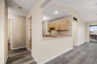 30657 Hidden Pines Ln in Roseville, MI - Foto de edificio - Building Photo