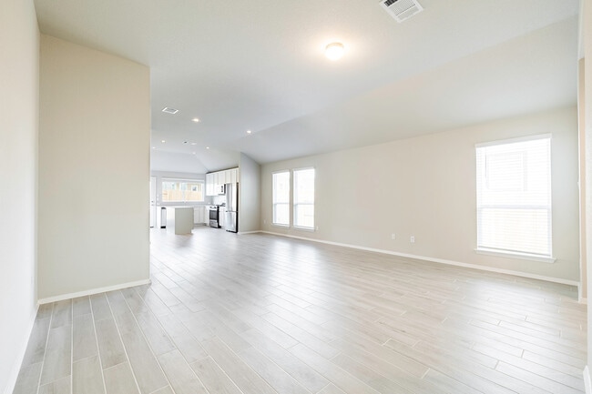 105 Crescent St in Georgetown, TX - Building Photo - Building Photo