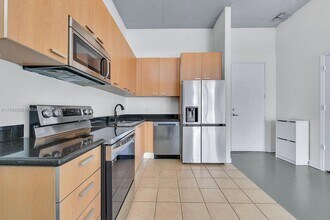 2100 Van Buren St, Unit 206 in Hollywood, FL - Foto de edificio - Building Photo