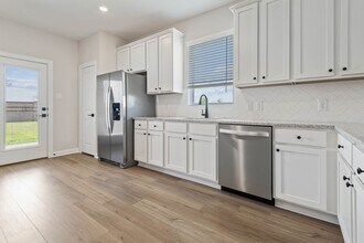 1031 Rosewood Trl in Beasley, TX - Building Photo - Building Photo
