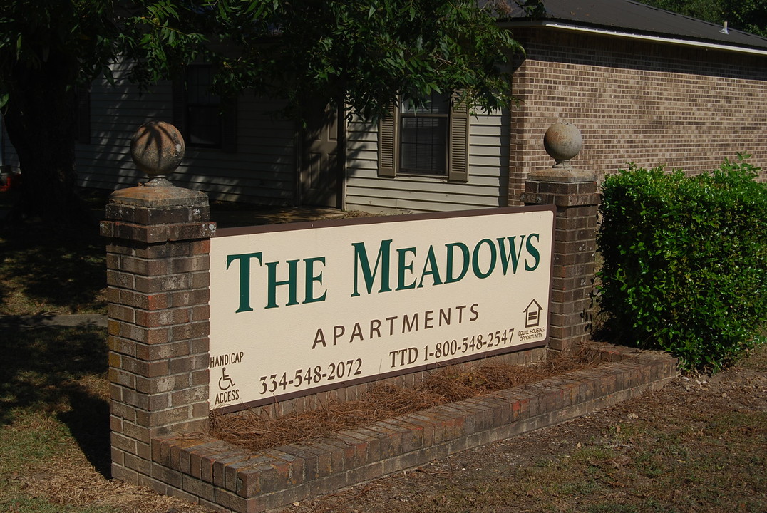 The Meadows in Hayneville, AL - Foto de edificio