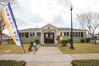 Oaks Intown in Albany, GA - Building Photo - Building Photo