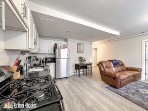 727 W Roscoe St, Unit M07B in Chicago, IL - Foto de edificio - Building Photo