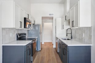 Benton in Dallas, TX - Building Photo