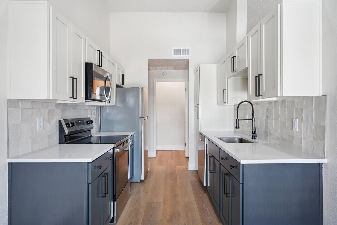Benton in Dallas, TX - Building Photo
