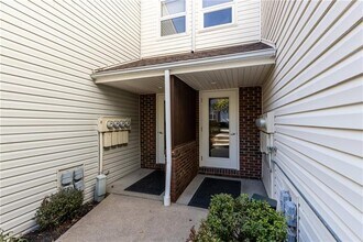 2008 Kenzie Rd in Pittsburgh, PA - Foto de edificio - Building Photo