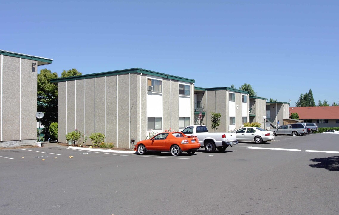 Walnut Place Apartments in Tigard, OR - Building Photo