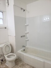 296 W Church St, Unit A in Newark, OH - Building Photo - Building Photo