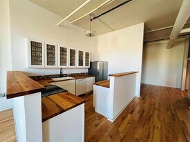 201 E Chambers St in Cleburne, TX - Building Photo