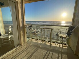 3755 Ocean Front Walk, Unit 12 in San Diego, CA - Building Photo