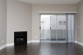 Metropolitan Place Apartments in Burbank, CA - Building Photo - Interior Photo